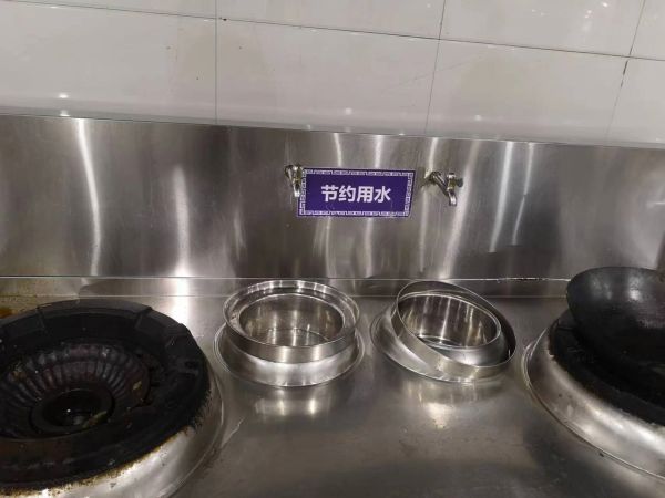 泰安明成家政酒店廚房保潔、煙機(jī)清洗改造